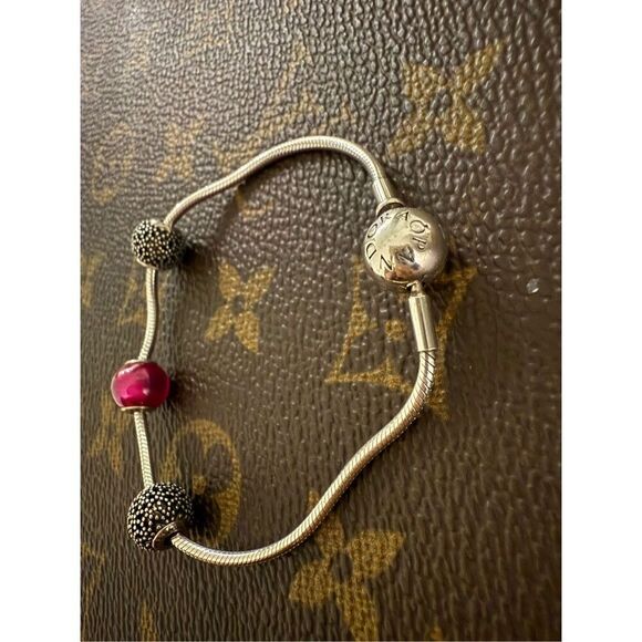 Pandora Essence Bracelet with x2 charms (spirituality, passion and freedom) - Picture 2 of 9